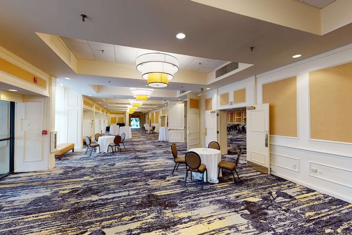 DoubleTree by Hilton Boston North Shore