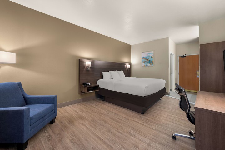 Room 30 of 38