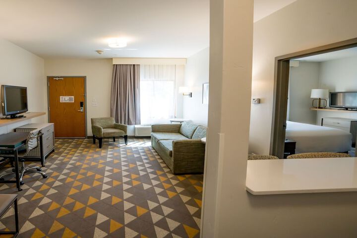 Room 12 of 84