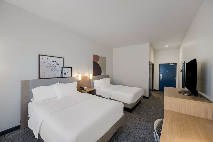 Room 21 of 32
