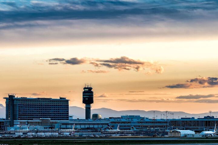 Fairmont Vancouver Airport In-Terminal Hotel