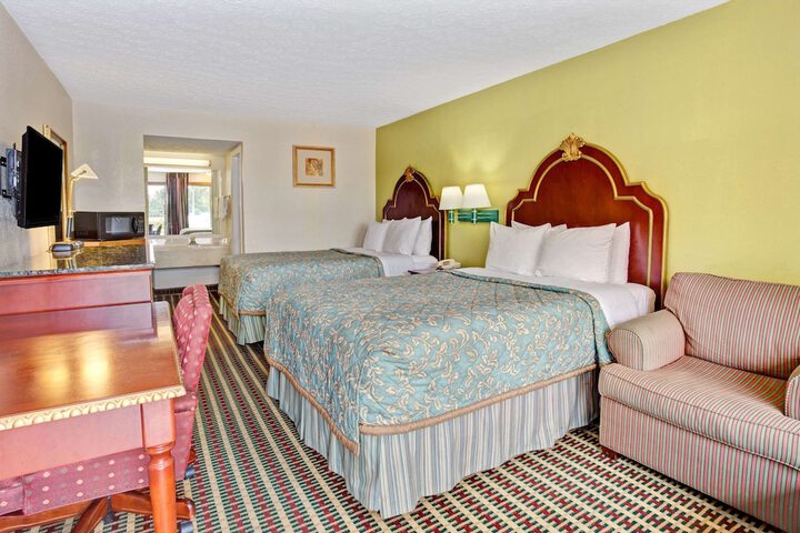 Room 9 of 15