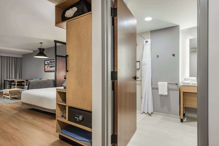 Room 47 of 92