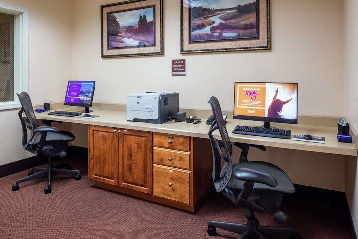 Business Center 82 of 82