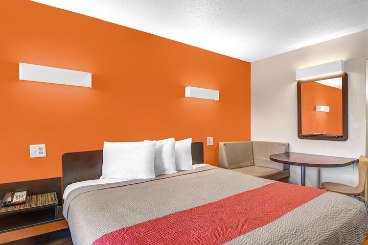 Motel 6 Calhoun GA