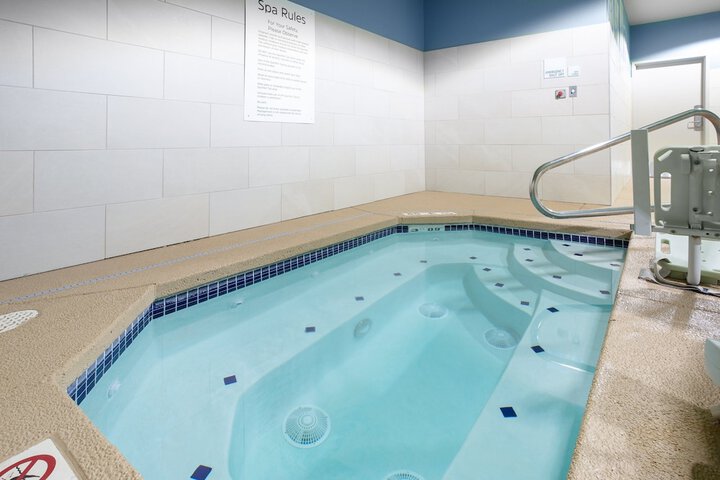 Holiday Inn Express & Suites Lincoln City by IHG