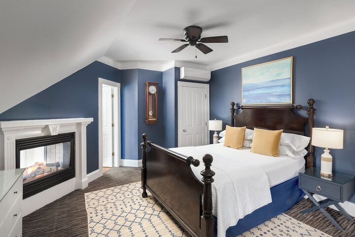 Crowne Pointe Historic Inn & Spa - Adults Only
