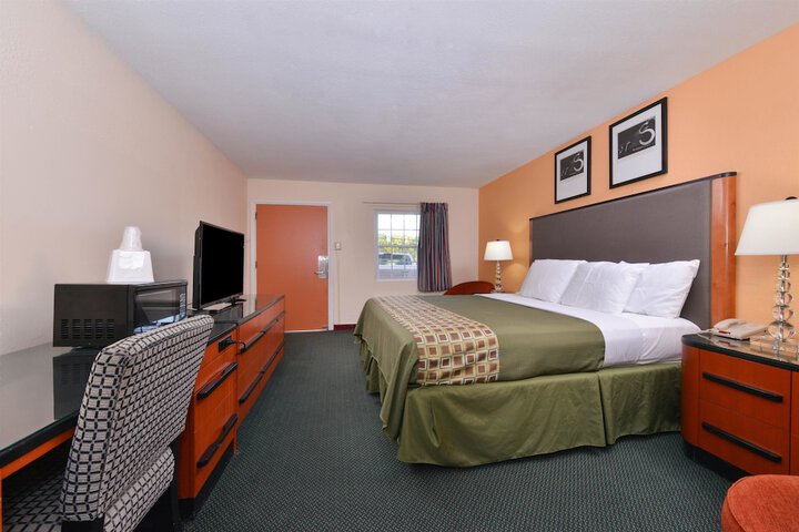 Room 13 of 20