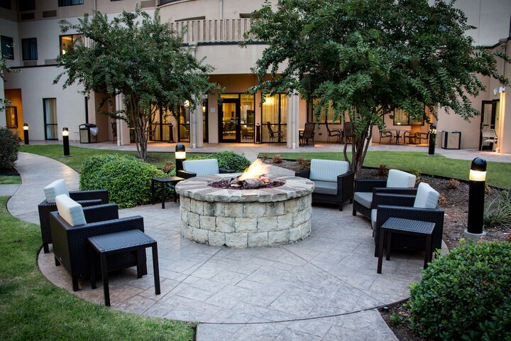 Hotel Exterior 40 of 40