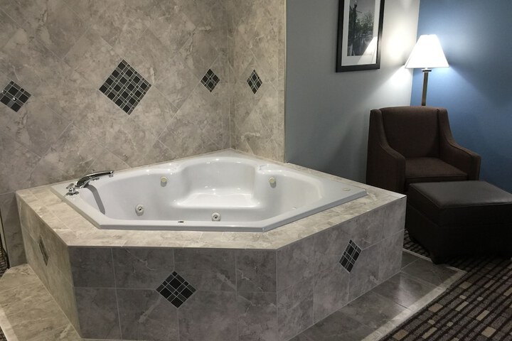 Hot Tub 46 of 48