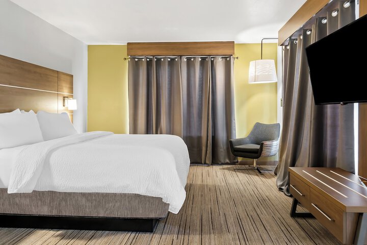 Holiday Inn Express & Suites Marion by IHG