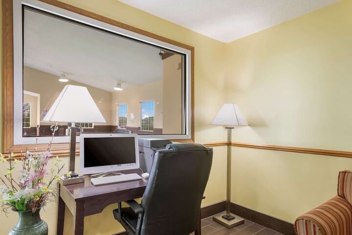Business Center 51 of 52