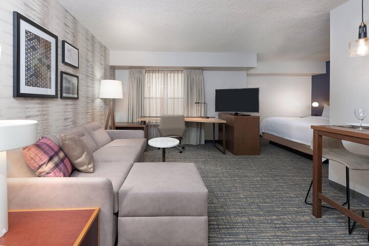 Room 17 of 33