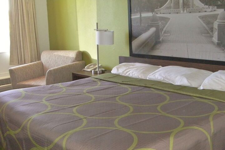 Room 8 of 41