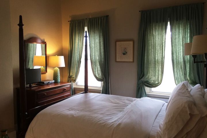 Room 210 of 238