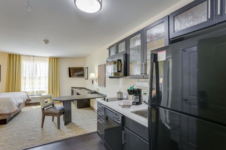 Candlewood Suites College Station at University by IHG