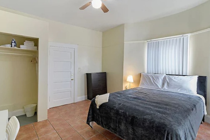 Room 52 of 70
