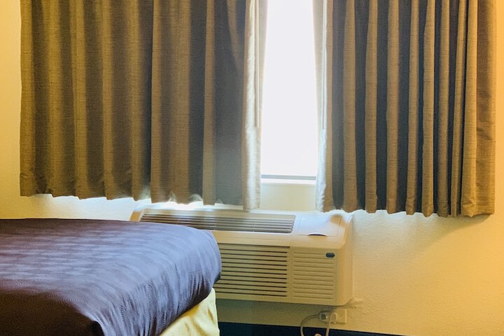 AmericInn by Wyndham Kewanee