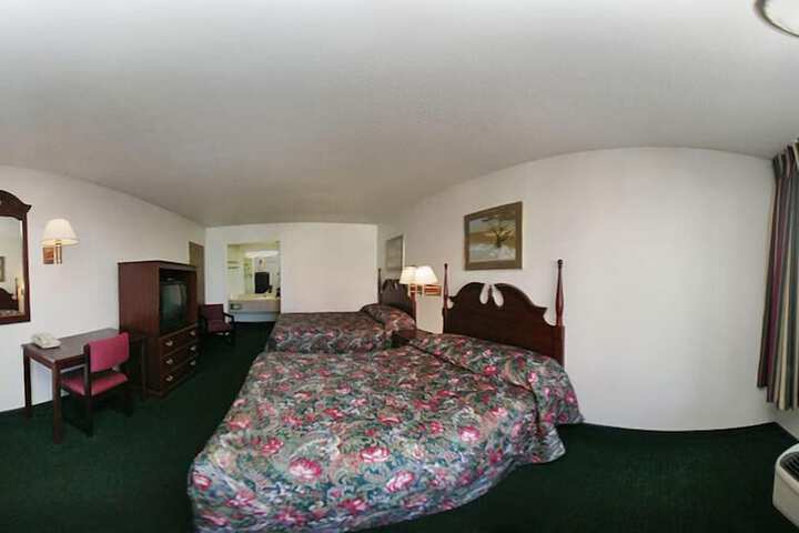 Room 7 of 9