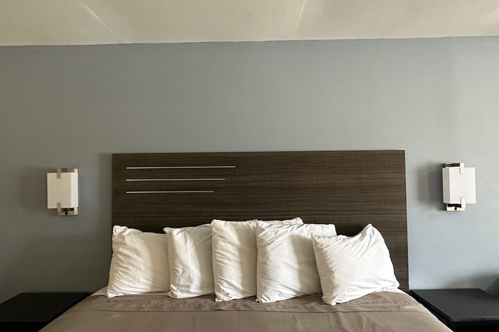 Express Inn & Suites