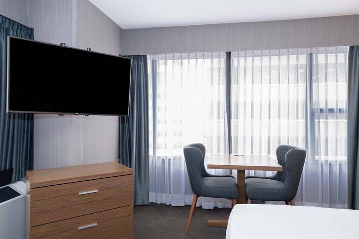 Sandman Signature Calgary Downtown Hotel