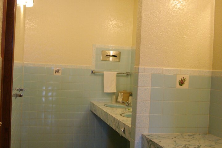 Room 13 of 38