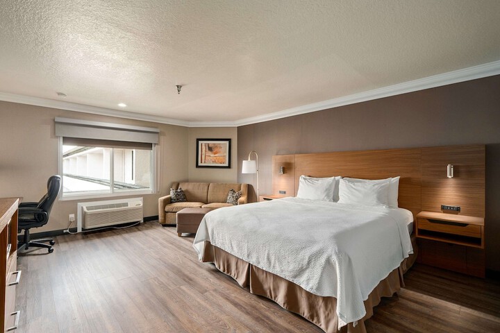 Room 30 of 48