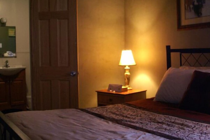 Room 10 of 27