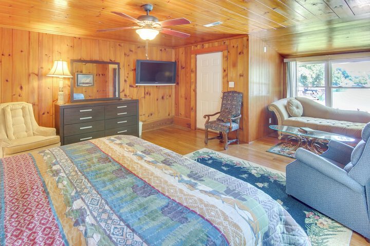 Hot Tub & Boat Dock: Lovely Lake Lure Retreat