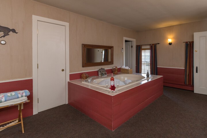 Hot Tub 56 of 61