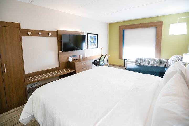Room 30 of 76