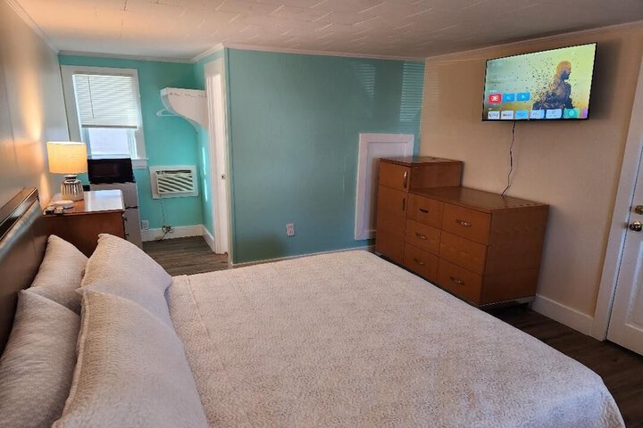Jonathan Edwards Motel