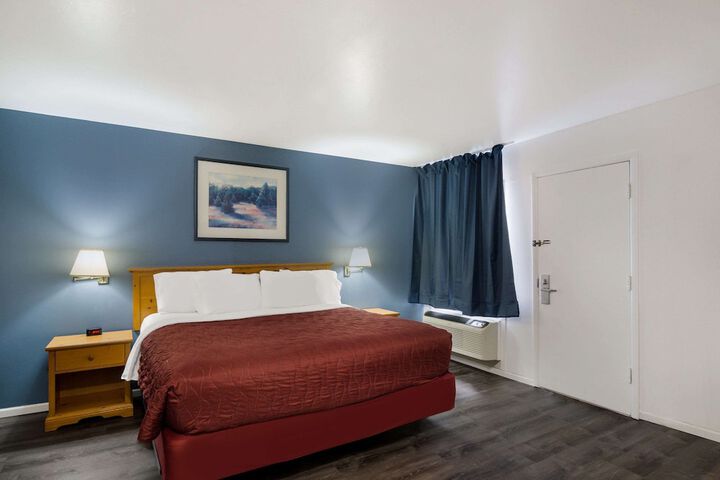 Room 28 of 34