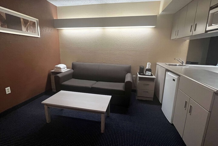 Room 10 of 29