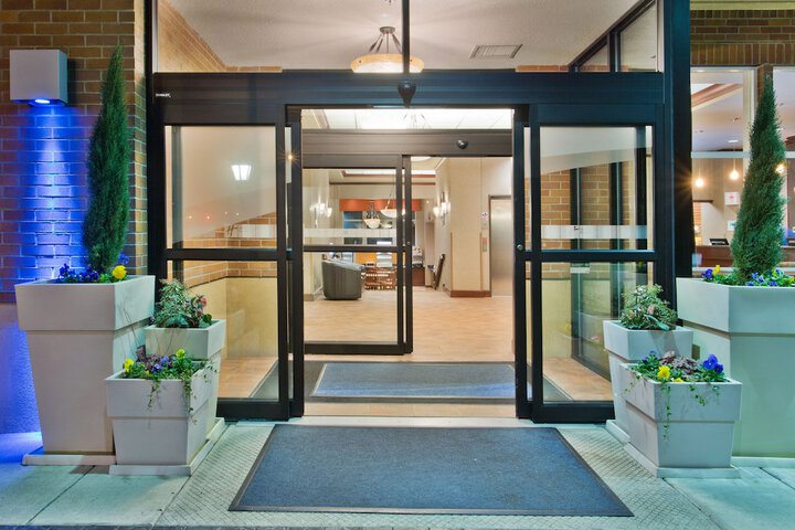 Hotel 5 of 64