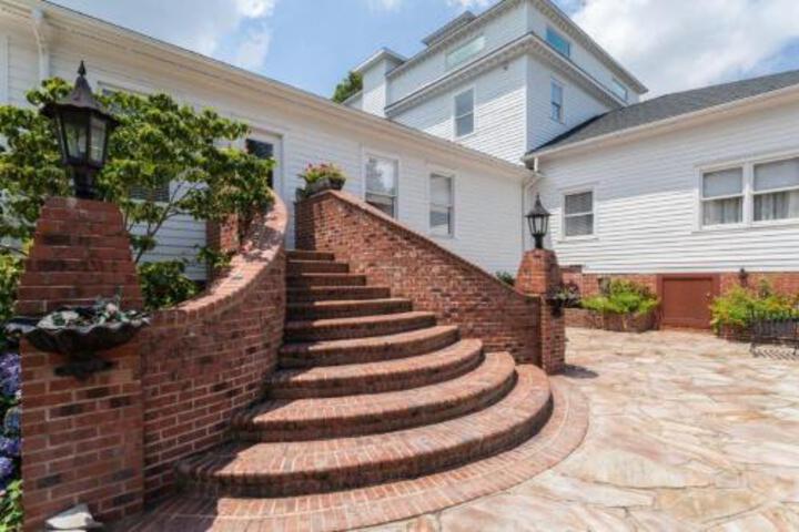 Lions Gate B & B