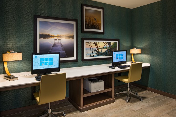 Business Center 70 of 73