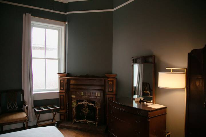 Room 40 of 87