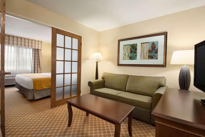 Country Inn & Suites by Radisson Owatonna, MN