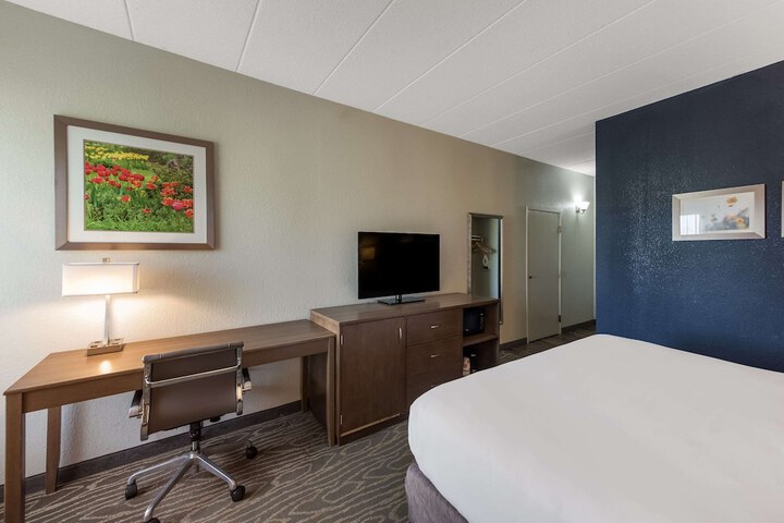 Comfort Inn & Suites Tipp City Dayton North I-75