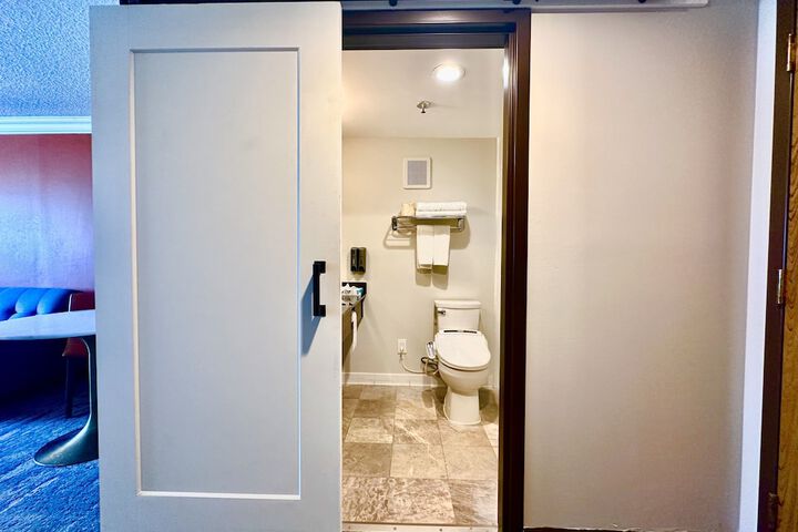 Room 103 of 168