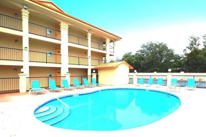 Pool 6 of 10