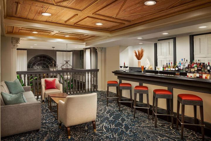 Lounge 65 of 71