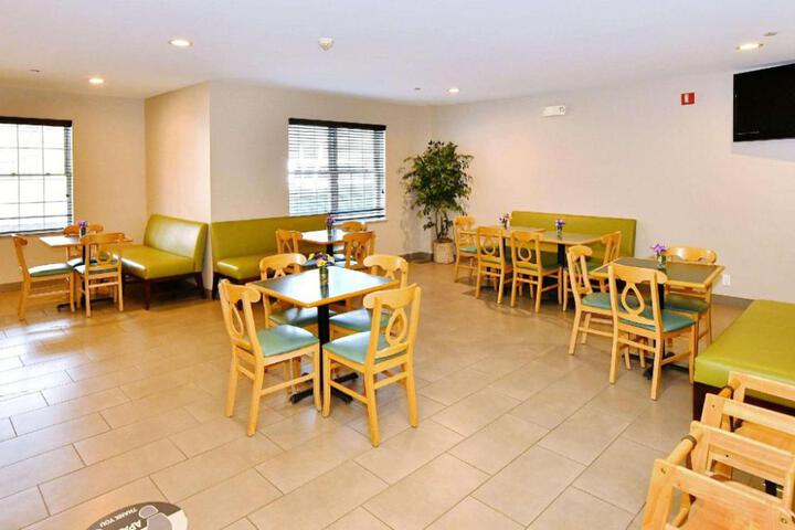 Country Inn & Suites by Radisson Mount Morris NY