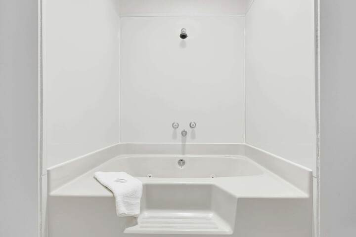 Room 7 of 15