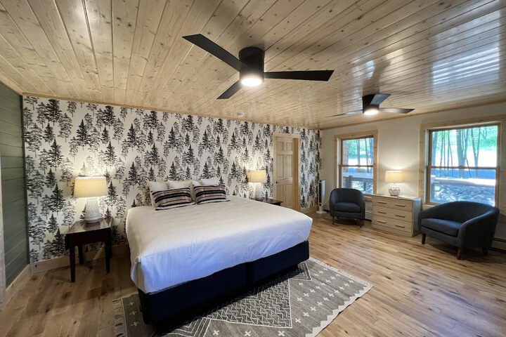 Room 32 of 84