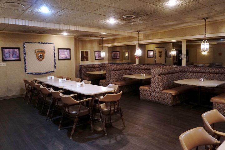 Dining 43 of 54