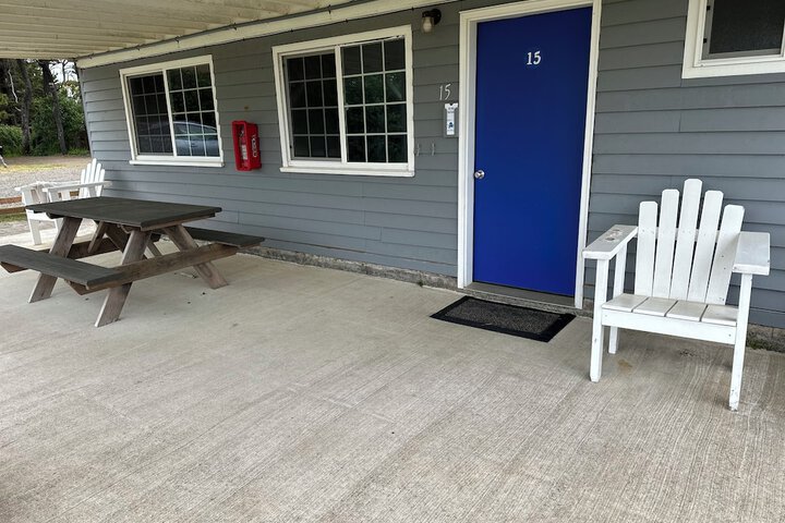 Tillicum Beach Motel (Deanes Oceanfront Lodge)