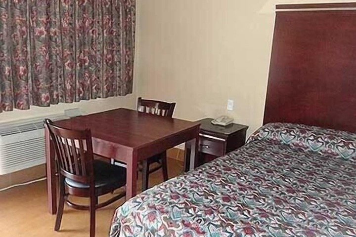 Room 13 of 30