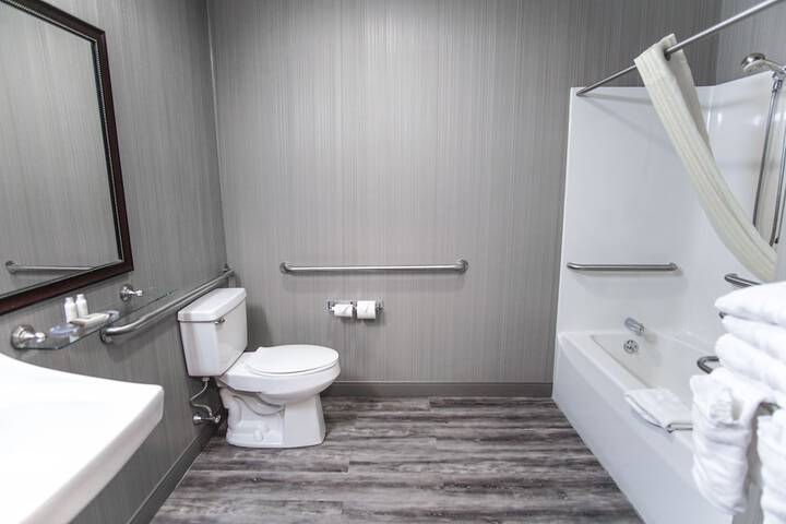 Room 13 of 40
